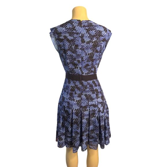 Women 6 Rebecca Taylor Blue Black Printed Dress 100% Silk Short Sleeved Pleated - Picture 5 of 7
